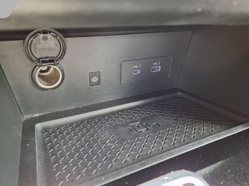 Used 2025 Nissan Pathfinder SL FWD image 10