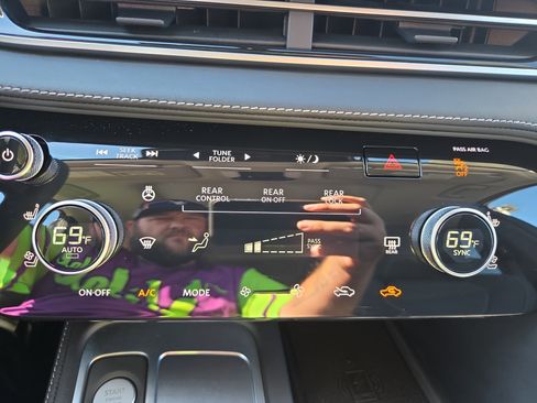 Used 2025 INFINITI QX60 Luxe w/ Vision Package image 15