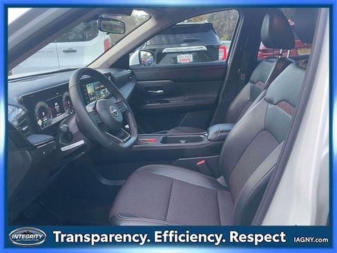 Certified 2025 Nissan Kicks SR image 16