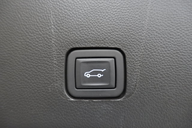 Used 2023 Chevrolet Traverse LT FWD image 23