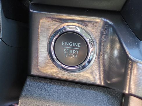 Used 2025 Ford F350 Lariat AWD/4WD image 21