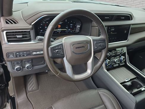 Used 2024 GMC Yukon XL Denali AWD/4WD image 18
