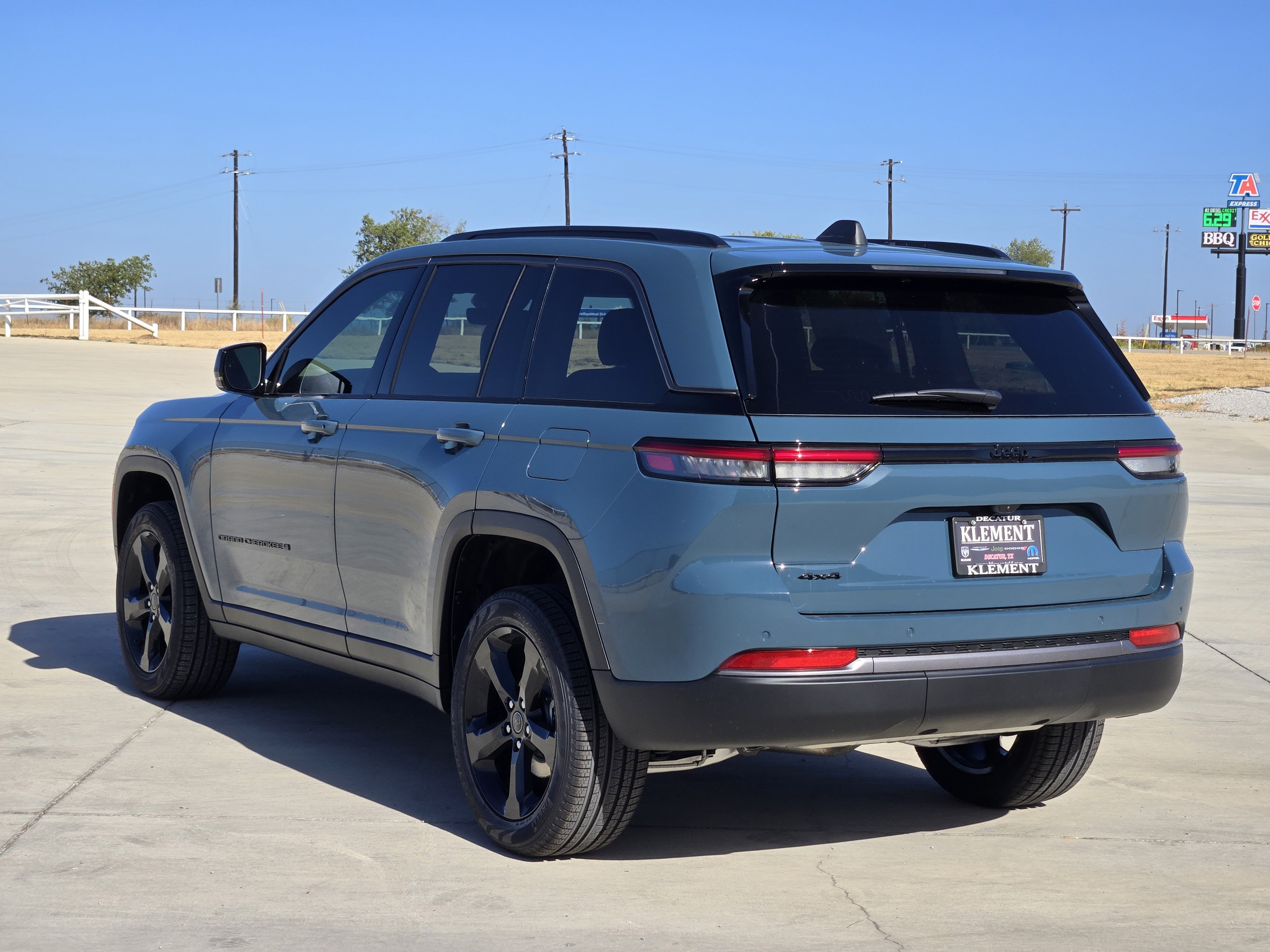 New 2027 Jeep Grand Cherokee Limited AWD/4WD image 4