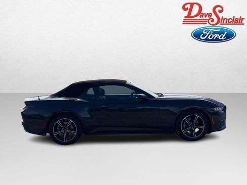 Used 2024 Ford Mustang Premium image 5