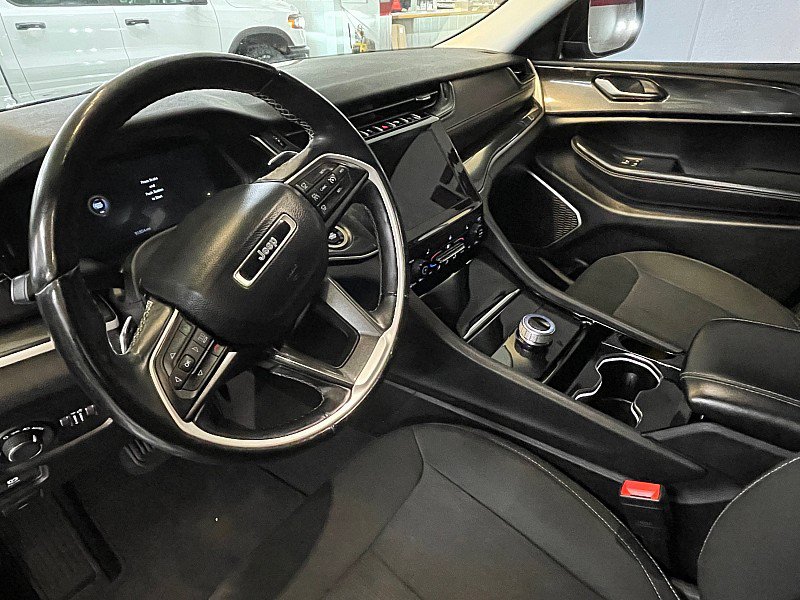 Used 2022 Jeep Grand Cherokee L Laredo w/ Luxury Tech Group I AWD/4WD image 8