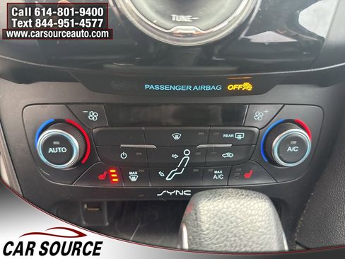 Used 2017 Ford Focus SEL w/ Cold Weather Package image 28