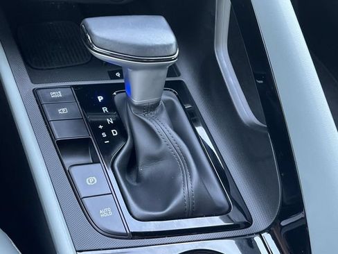 Certified 2025 Hyundai Elantra Limited FWD image 26