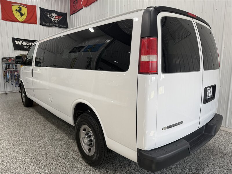 Used 2017 Chevrolet Express 3500 LT w/ LT Preferred Equipment Group RWD image 20