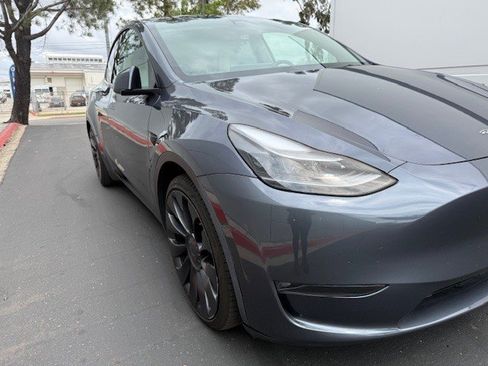 Used 2023 Tesla Model Y Performance image 7