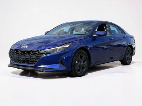 Used 2023 Hyundai Elantra SEL FWD image 4