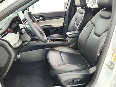 Used 2025 Jeep Compass Limited AWD/4WD image 10