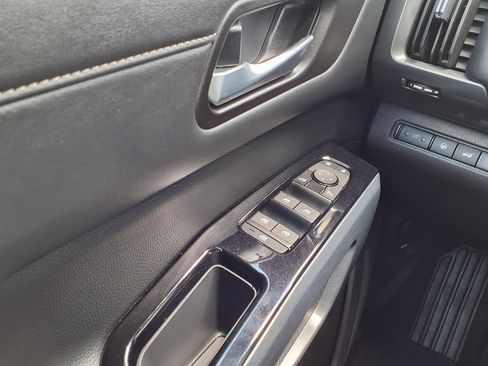 Used 2024 Nissan Pathfinder SL w/ SL Premium Package FWD image 18