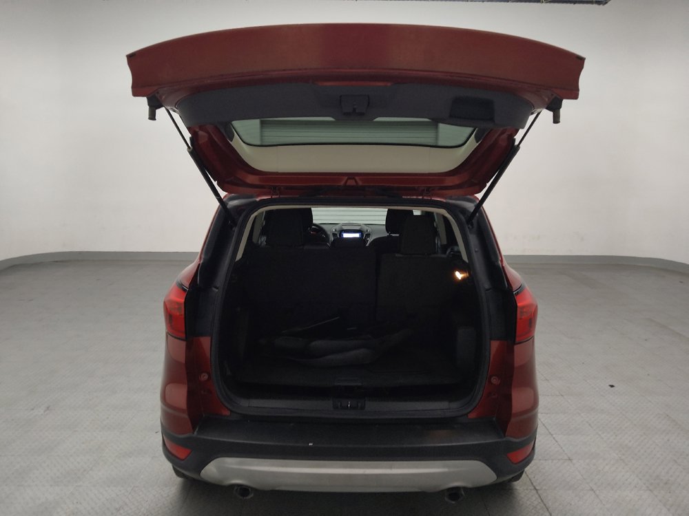 Used 2019 Ford Escape SE FWD image 29
