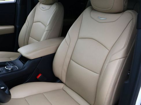 Used 2024 Cadillac XT4 Premium Luxury FWD image 19