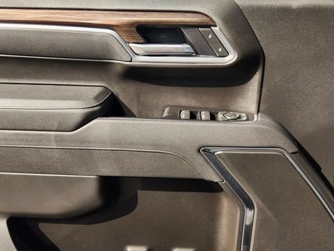 Used 2025 Chevrolet Silverado 1500 LT AWD/4WD image 22