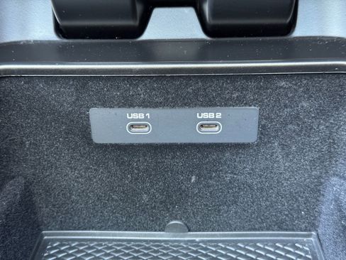 Used 2022 Bentley Bentayga AWD/4WD image 37