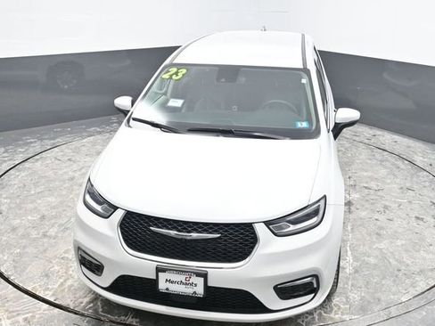 Used 2023 Chrysler Pacifica Touring-L image 22