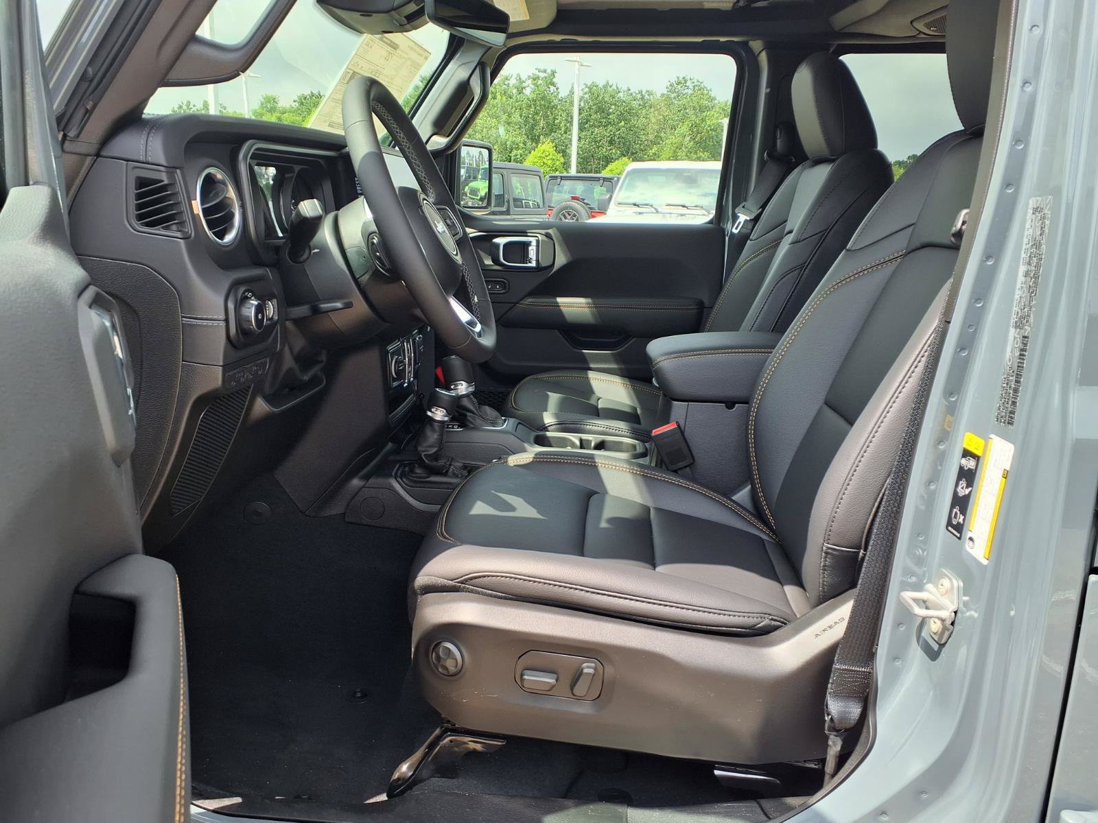 New 2026 Jeep Wrangler Unlimited Sahara AWD/4WD image 8