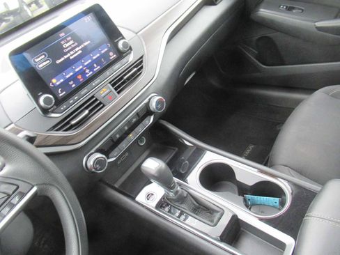 Used 2024 Nissan Altima 2.5 SV image 31