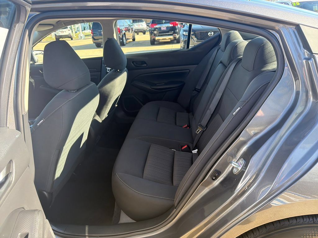 Used 2025 Nissan Altima 2.5 SV FWD image 24