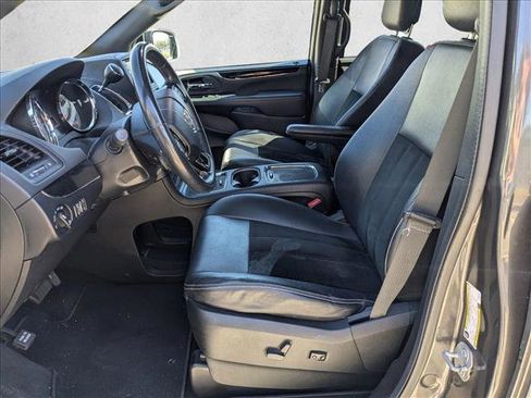 Used 2018 Dodge Grand Caravan SXT w/ Driver Convenience Group image 13