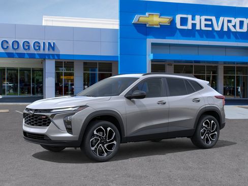 New 2026 Chevrolet Trax RS w/ Sunroof Package FWD image 2