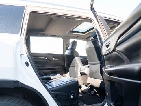 Used 2017 Toyota Highlander Limited image 17