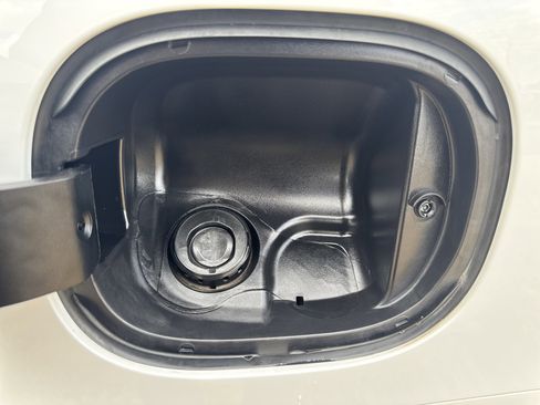 Used 2024 GMC Yukon XL Denali image 26