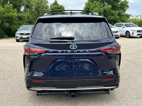 Used 2021 Toyota Sienna Platinum AWD/4WD image 3