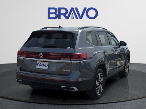 Used 2025 Volkswagen Atlas SE AWD/4WD image 4