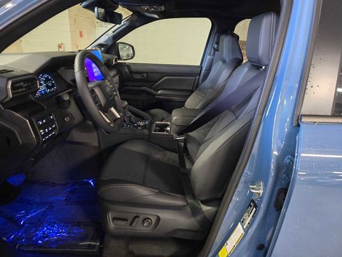 Certified 2025 Toyota 4Runner TRD Off-Road Premium image 25