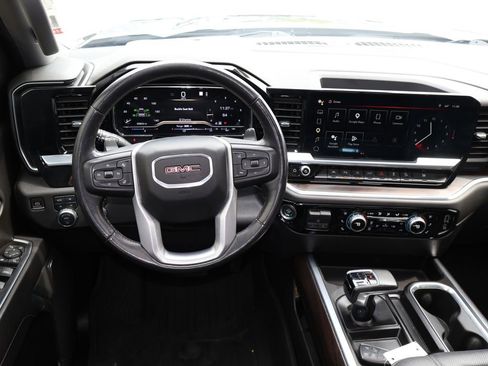 Used 2022 GMC Sierra 1500 SLT w/ SLT Premium Plus Package AWD/4WD image 17