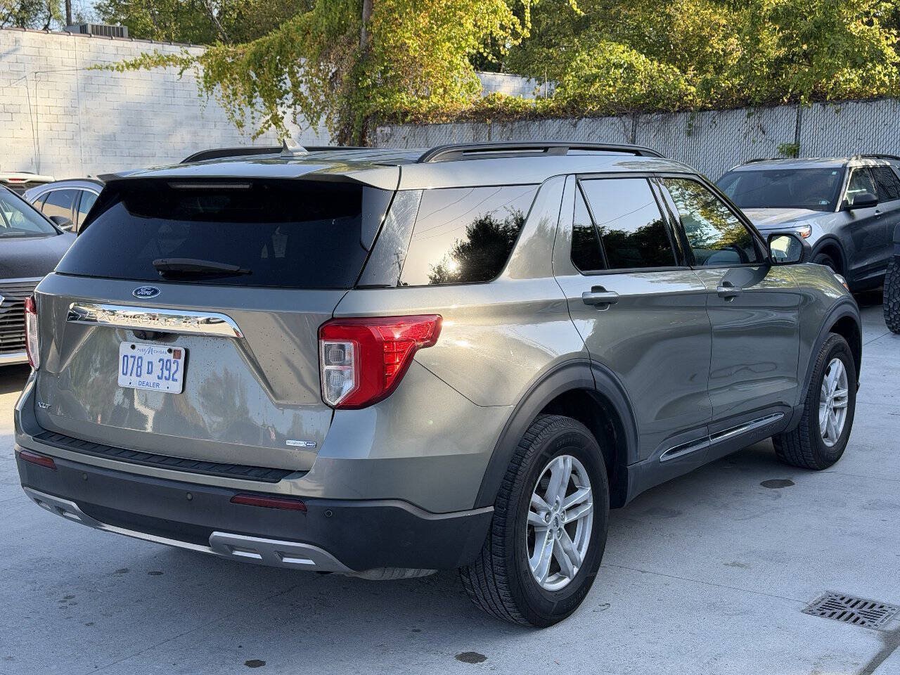 Used 2020 Ford Explorer XLT w/ Equipment Group 202A AWD/4WD image 7