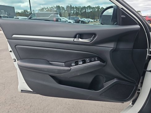 Used 2024 Nissan Altima 2.5 SR w/ SR Premium Package image 27