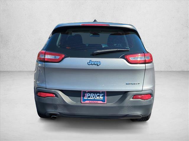 Used 2016 Jeep Cherokee Sport FWD image 7