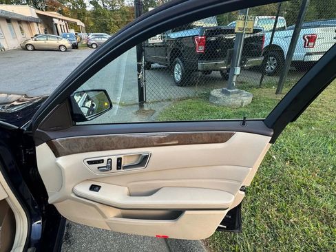 Used 2016 Mercedes-Benz E 350 4MATIC Sedan image 40