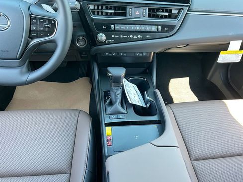 New 2025 Lexus ES 300h w/ Premium Package image 15