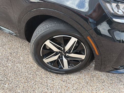 Used 2023 Kia Sorento S w/ Panoramic Sunroof Package FWD image 9