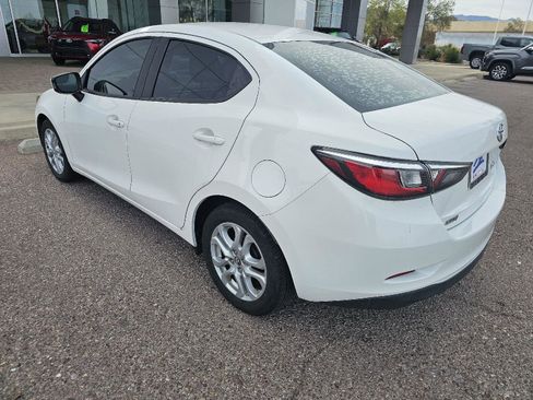 Used 2018 Toyota Yaris iA image 3