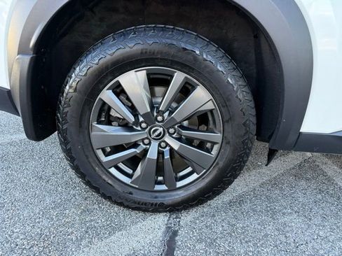 Used 2022 Nissan Pathfinder SV image 14