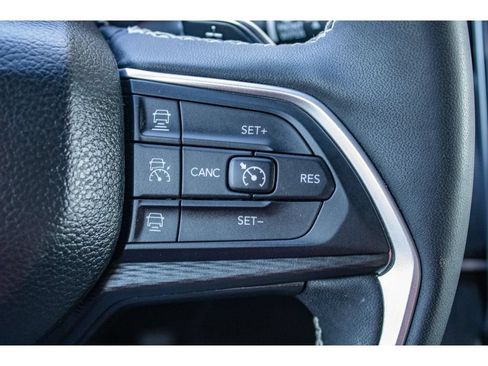 Used 2024 Jeep Grand Cherokee Laredo X w/ Luxury Tech Group I AWD/4WD image 40