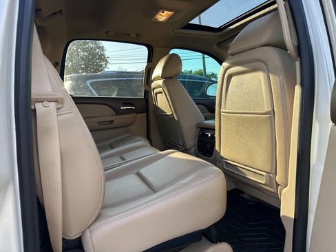 Used 2013 Chevrolet Avalanche LTZ RWD image 6
