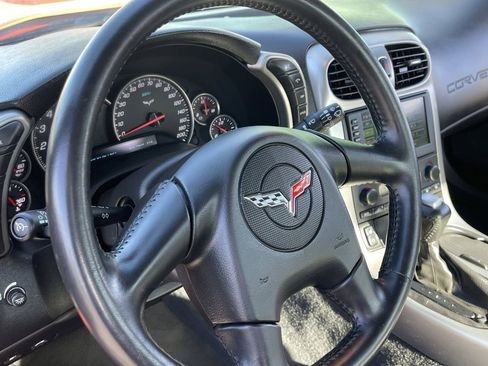 Used 2005 Chevrolet Corvette Coupe w/ Preferred Equipment Group RWD image 21