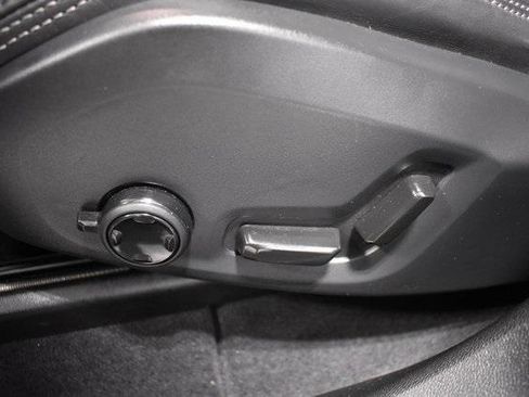 Used 2022 Volvo XC60 B5 Inscription w/ Climate Package image 18