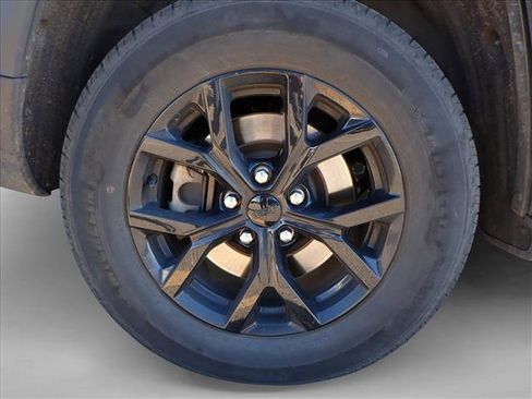 Used 2024 Jeep Grand Cherokee L Laredo image 5