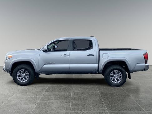 Used 2018 Toyota Tacoma SR5 image 2