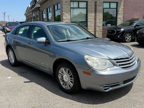 Used 2008 Chrysler Sebring Touring w/ Electronics Convenience Group FWD image 3