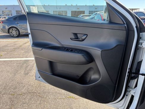 Used 2025 Hyundai Kona SEL image 18