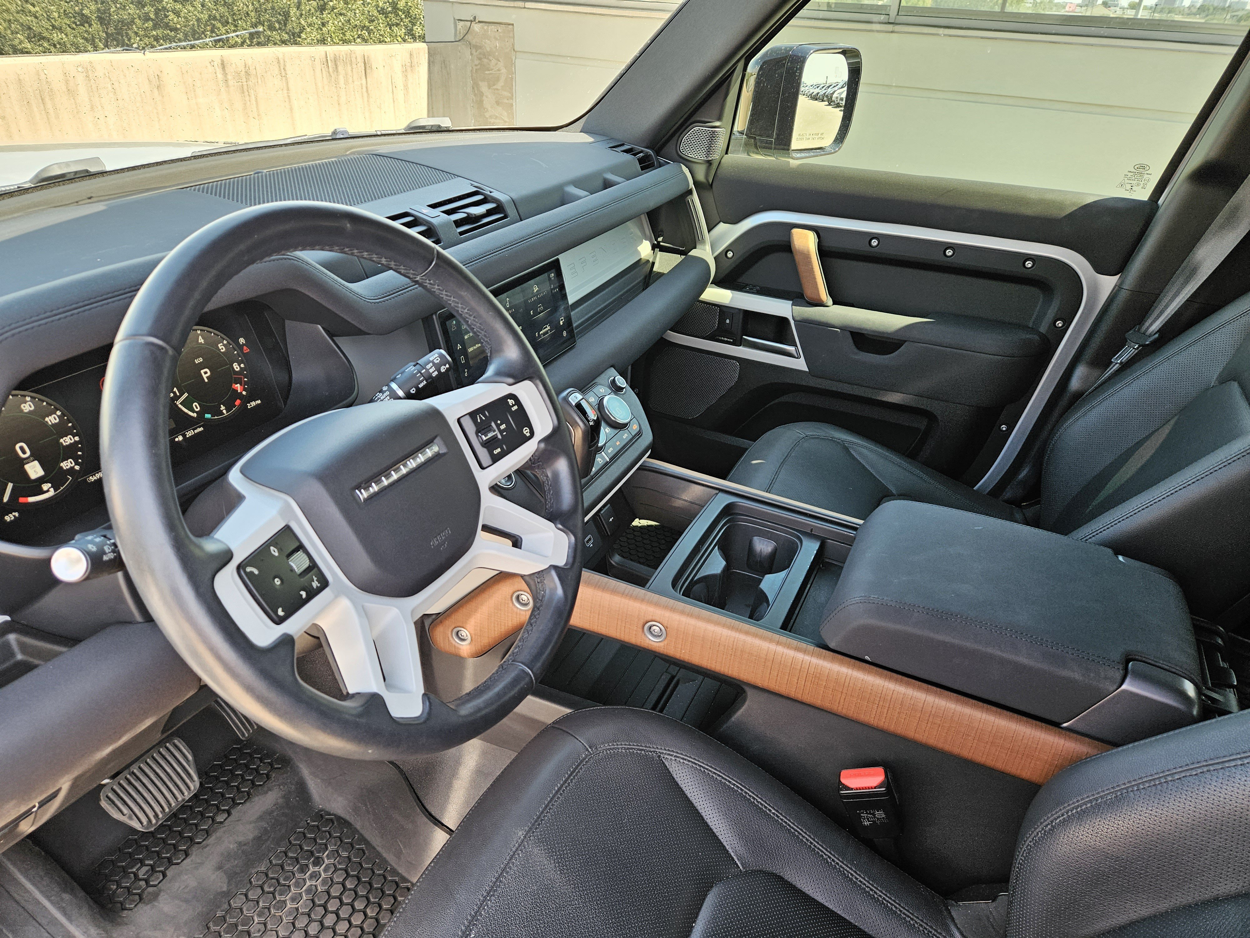 Used 2023 Land Rover Defender 110 S AWD/4WD image 4