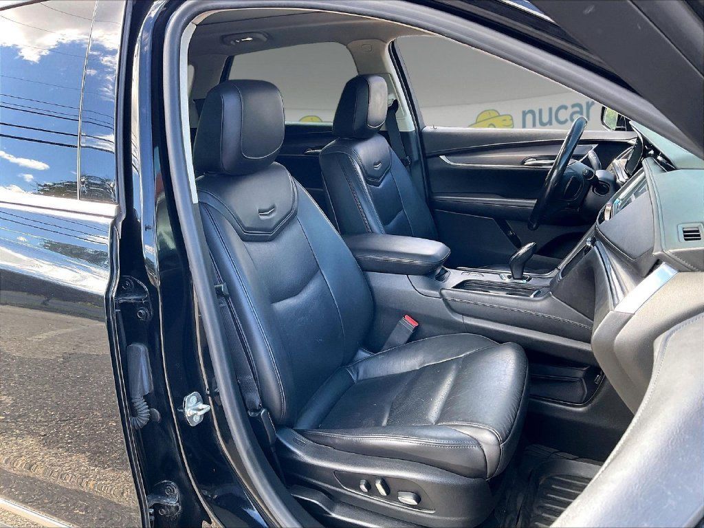 Used 2018 Cadillac XT5 Premium Luxury AWD/4WD image 10